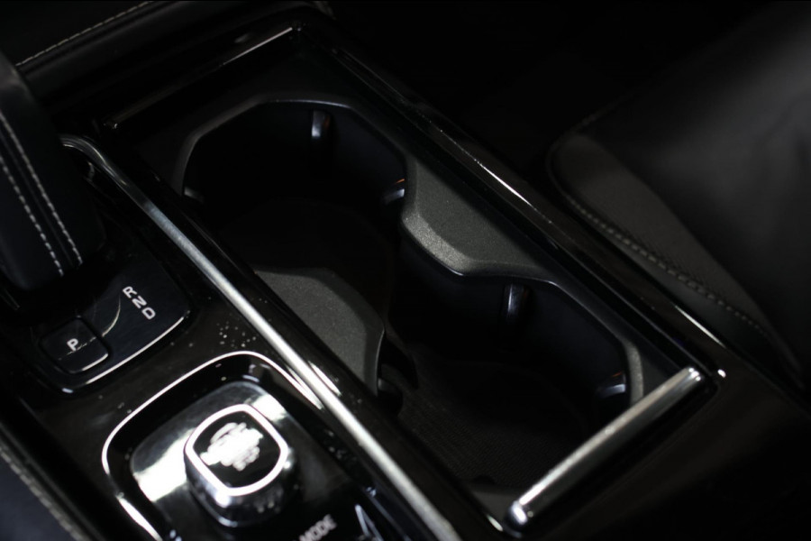 Volvo V60 2.0 T8 Twin Engine AWD R-Design *Pano*H/K*Head-Up*Keyless*