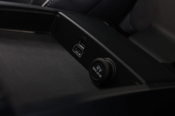 Volvo V60 2.0 T8 Twin Engine AWD R-Design *Pano*H/K*Head-Up*Keyless*