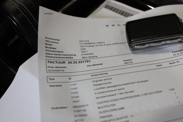 Volvo V60 2.0 T8 Twin Engine AWD R-Design *Pano*H/K*Head-Up*Keyless*