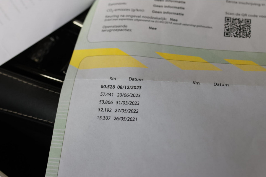 Volvo V60 2.0 T8 Twin Engine AWD R-Design *Pano*H/K*Head-Up*Keyless*