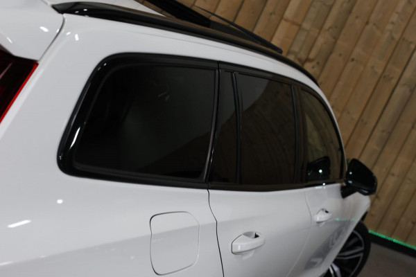 Volvo V60 2.0 T8 Twin Engine AWD R-Design *Pano*H/K*Head-Up*Keyless*