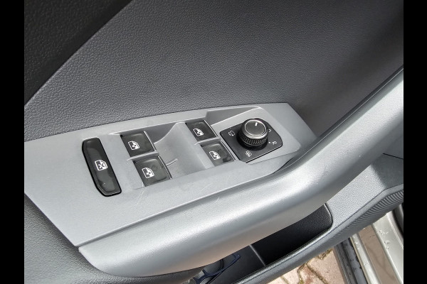 Volkswagen T-Cross 1.0 TSI Style | Automaat | LED | Trekhaak | Stoelverwarming | ACC | Navi | PDC |