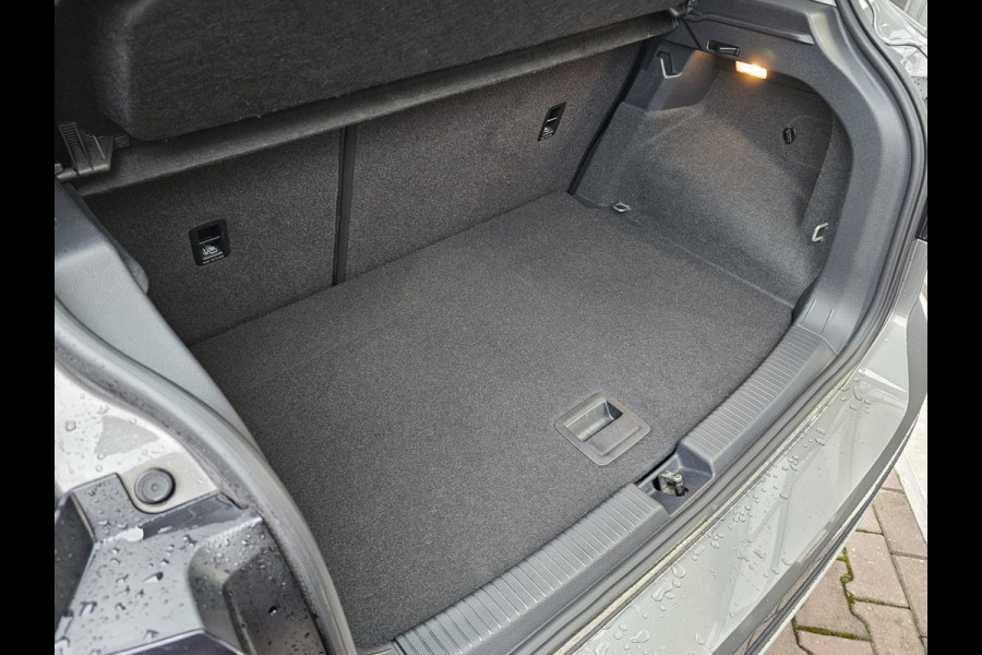 Volkswagen T-Cross 1.0 TSI Style | Automaat | LED | Trekhaak | Stoelverwarming | ACC | Navi | PDC |