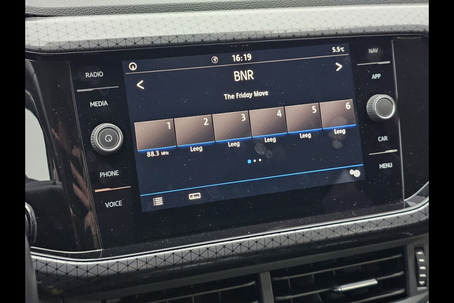 Volkswagen T-Cross 1.0 TSI Style | Automaat | LED | Trekhaak | Stoelverwarming | ACC | Navi | PDC |