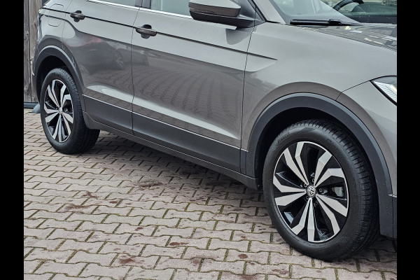 Volkswagen T-Cross 1.0 TSI Style | Automaat | LED | Trekhaak | Stoelverwarming | ACC | Navi | PDC |