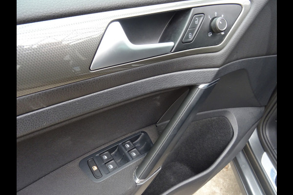 Volkswagen Golf 1.0 TSI JOIN * NAVIGATIE * STOELVERWARMING !!