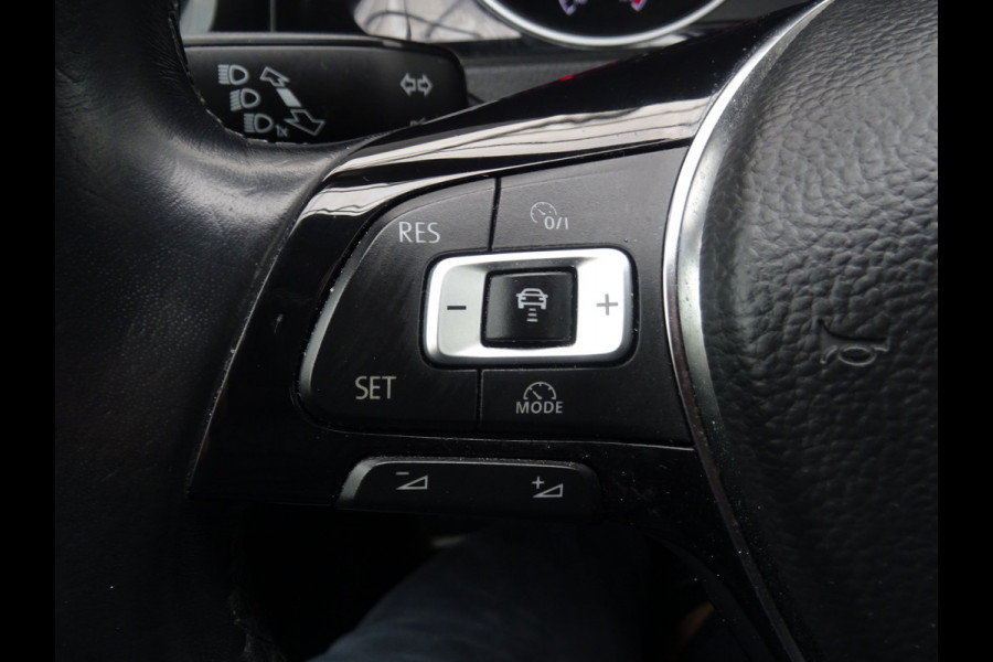 Volkswagen Golf 1.0 TSI JOIN * NAVIGATIE * STOELVERWARMING !!