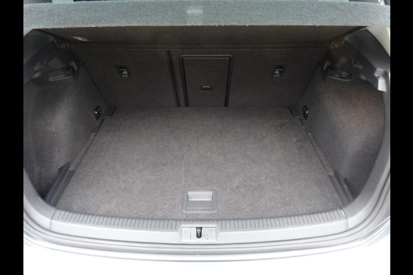 Volkswagen Golf 1.0 TSI JOIN * NAVIGATIE * STOELVERWARMING !!