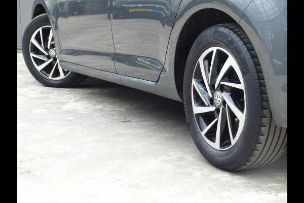 Volkswagen Golf 1.0 TSI JOIN * NAVIGATIE * STOELVERWARMING !!