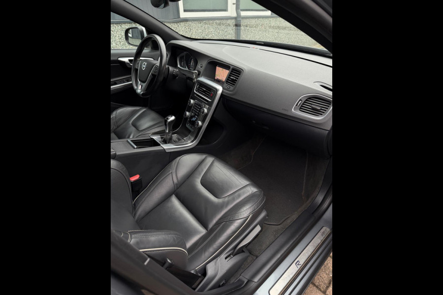 Volvo V60 2.0 T4 R-Design Camera Schuifdak Trekhaak