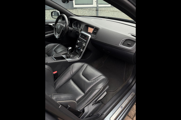 Volvo V60 2.0 T4 R-Design Camera Schuifdak Trekhaak