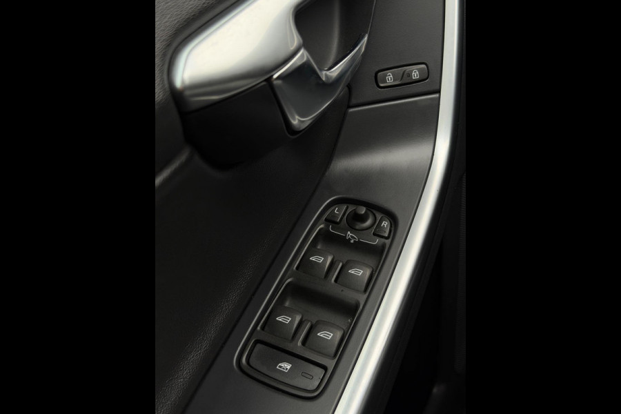 Volvo V60 2.0 T4 R-Design Camera Schuifdak Trekhaak