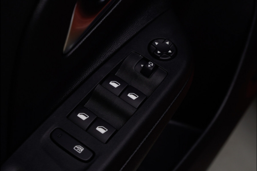 Opel Corsa 1.2 T Aut. Panodak Leer Navi Camera Stuurverwarm. Stoelverwarming Climate C. PDC Parkeerassistent Cruise C. Zwarte binnenhemel LM velgen BTW auto