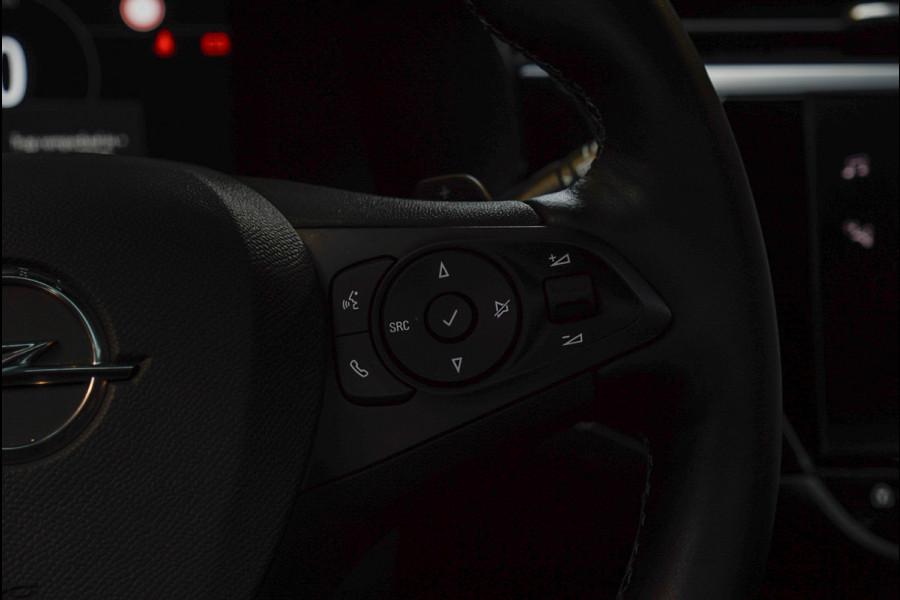 Opel Corsa 1.2 T Aut. Panodak Leer Navi Camera Stuurverwarm. Stoelverwarming Climate C. PDC Parkeerassistent Cruise C. Zwarte binnenhemel LM velgen BTW auto