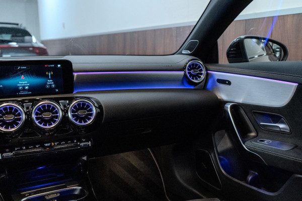 Mercedes-Benz CLA-Klasse 250e AMG Line Night Pakket|Cruise Control|Dealer Onderhouden