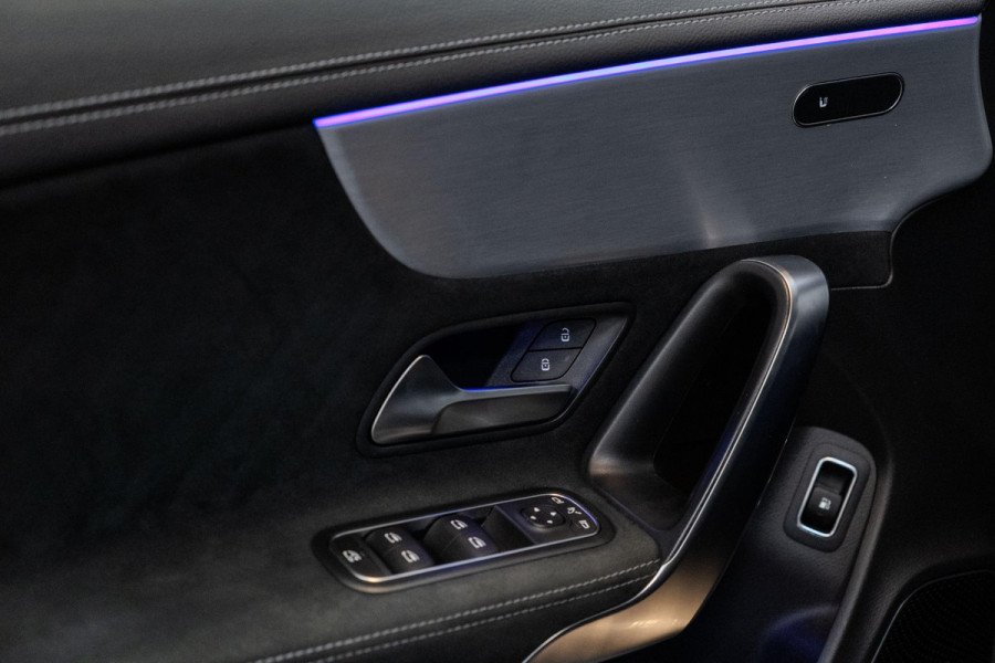 Mercedes-Benz CLA-Klasse 250e AMG Line Night Pakket|Cruise Control|Dealer Onderhouden