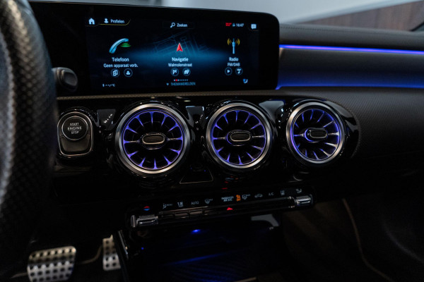 Mercedes-Benz CLA-Klasse 250e AMG Line Night Pakket|Cruise Control|Dealer Onderhouden