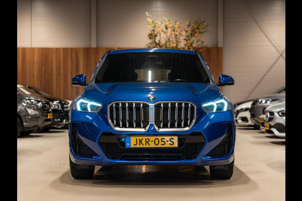 BMW X1 SDrive18i M-Pakket, Facelift, Wide Screen, Apple Carplay, Android Auto, Voll Led, Ambiënte Light, Camera, Cruise, Clima