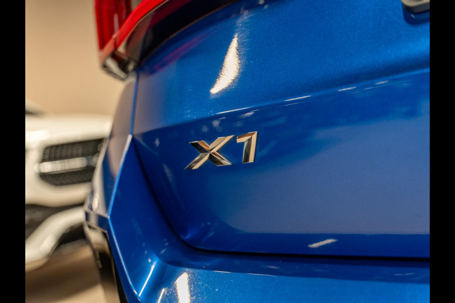 BMW X1 SDrive18i M-Pakket, Facelift, Wide Screen, Apple Carplay, Android Auto, Voll Led, Ambiënte Light, Camera, Cruise, Clima