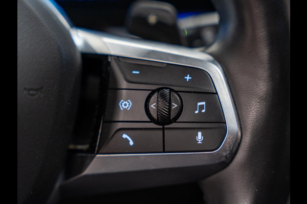 BMW X1 SDrive18i M-Pakket, Facelift, Wide Screen, Apple Carplay, Android Auto, Voll Led, Ambiënte Light, Camera, Cruise, Clima