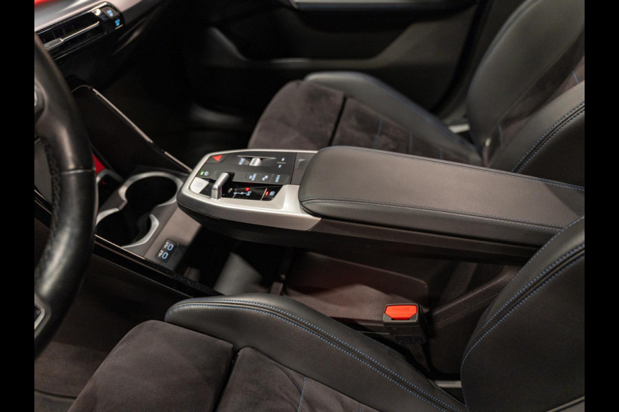 BMW X1 SDrive18i M-Pakket, Facelift, Wide Screen, Apple Carplay, Android Auto, Voll Led, Ambiënte Light, Camera, Cruise, Clima