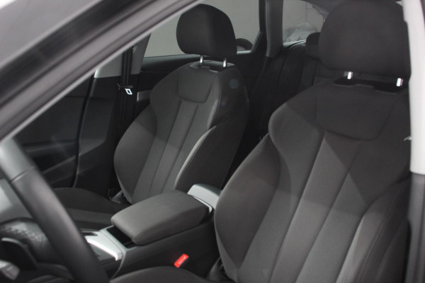 Audi A4 Avant 40 TFSI 204pk S-tronic S-Line Black Edition | Navigatie | Apple Carplay/Android Auto | Adaptive Cruise Control | Parkeersensoren | Camera | Dodehoek Assistent | Elektrische Achterklep | Stoelverwarming | Climate Control |