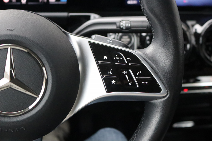 Mercedes-Benz B-Klasse 180 Automaat MHEV Business Navigatie/Camera/Stoelverwarming