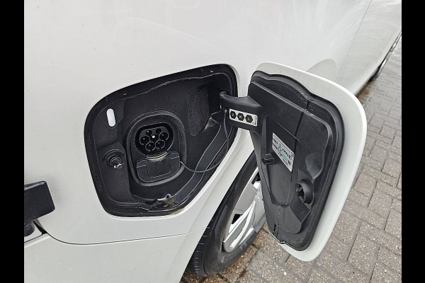 Volkswagen ID. Buzz Cargo 77 kWh 2XZijdeur 77kWh NAP LED 204Pk 422Km (WLTP) Navi Camera Stoelverwarming Achterdeuren 1e Eigenaar!