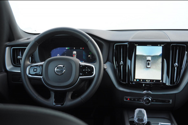 Volvo XC60 T6 350PK Automaat AWD Plus Black Edition / Trekhaak / Panoramadak / BLIS / Adaptieve cruise control / Keyless entry / Stoel - en stuurwielverwarming / elektrische stoelen met geheugen / Parkeersensoren met 360 camera / Elektrische achterklep