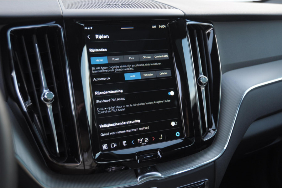 Volvo XC60 T6 350PK Automaat AWD Plus Black Edition / Trekhaak / Panoramadak / BLIS / Adaptieve cruise control / Keyless entry / Stoel - en stuurwielverwarming / elektrische stoelen met geheugen / Parkeersensoren met 360 camera / Elektrische achterklep