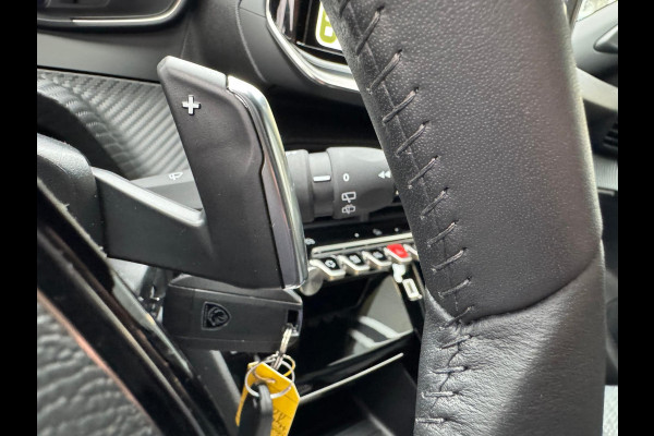 Peugeot 2008 1.2 Hybrid 136 Allure Carplay / Stoelverwarming / Clima / P-sensoren