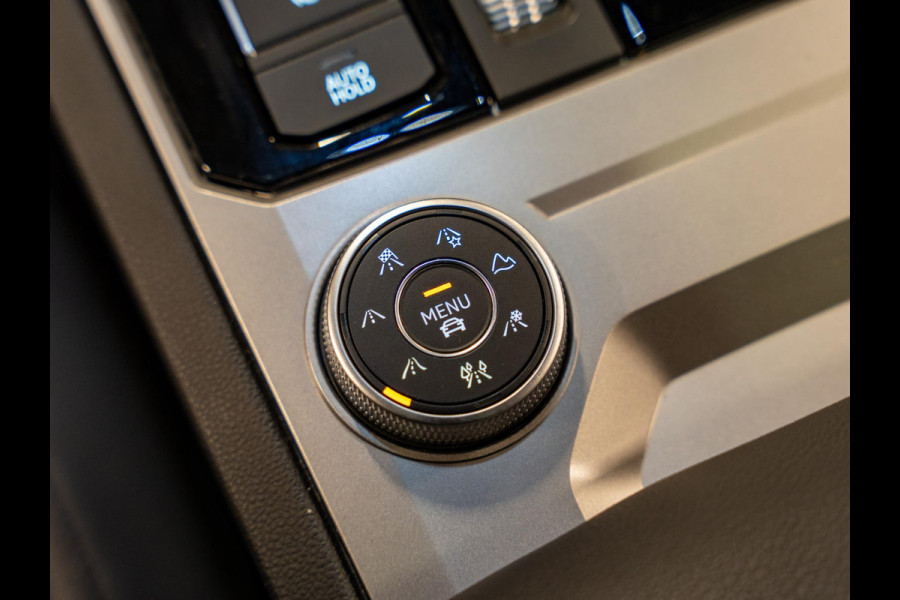 Volkswagen Touareg 3.0 TSi eHybrid 380PK 4MOTION, Pano, Softclose, Nachtzicht, 360 Cam, ACC, Leder, Massage Seats, Apple Carplay