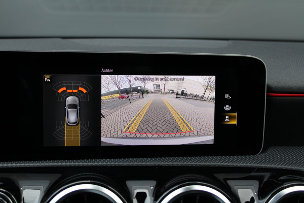 Mercedes-Benz A-Klasse 180 d Business Solution AMG | NAP! | PANO | CAMERA | CARPLAY | STOELVERWARMING | DEALER ONDH |