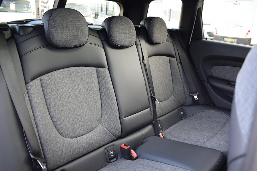 MINI Clubman 1.5 Cooper Chili | Apple CarPlay | Half Leer | Stoelverw. | LED