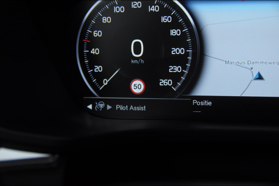 Volvo XC60 T8 390PK Automaat AWD R-Design / Adaptieve koplampen / BLIS /Adaptieve cruise control / Panoramadak / Apple carplay / Parkeersensoren met camera / Elektrische achterklep / Elektrische stoelen met geheugen / Stoel en stuurwielverwarming
