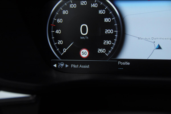 Volvo XC60 T8 390PK Automaat AWD R-Design / Adaptieve koplampen / BLIS /Adaptieve cruise control / Panoramadak / Apple carplay / Parkeersensoren met camera / Elektrische achterklep / Elektrische stoelen met geheugen / Stoel en stuurwielverwarming