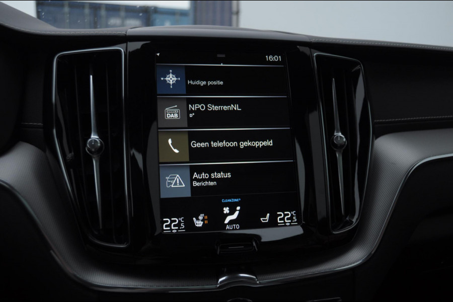 Volvo XC60 T8 390PK Automaat AWD R-Design / Adaptieve koplampen / BLIS /Adaptieve cruise control / Panoramadak / Apple carplay / Parkeersensoren met camera / Elektrische achterklep / Elektrische stoelen met geheugen / Stoel en stuurwielverwarming