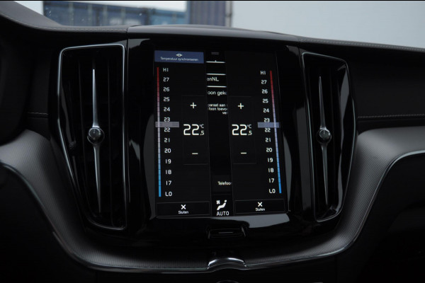 Volvo XC60 T8 390PK Automaat AWD R-Design / Adaptieve koplampen / BLIS /Adaptieve cruise control / Panoramadak / Apple carplay / Parkeersensoren met camera / Elektrische achterklep / Elektrische stoelen met geheugen / Stoel en stuurwielverwarming