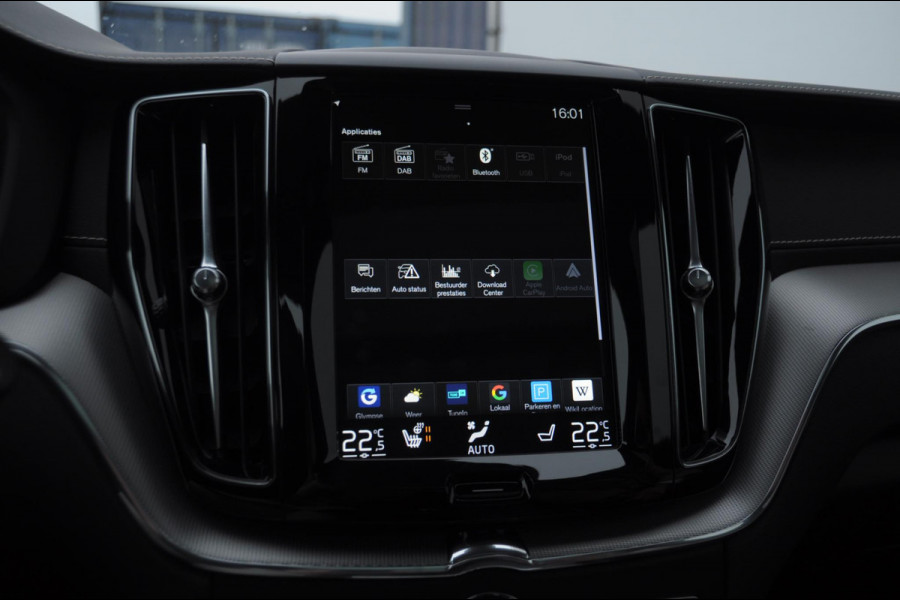 Volvo XC60 T8 390PK Automaat AWD R-Design / Adaptieve koplampen / BLIS /Adaptieve cruise control / Panoramadak / Apple carplay / Parkeersensoren met camera / Elektrische achterklep / Elektrische stoelen met geheugen / Stoel en stuurwielverwarming