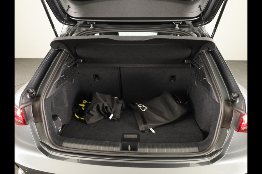 Audi A3 Sportback 40 TFSI e S edition 204pk | Adaptive cruise control | Afgevlakt stuur | Audi sound system