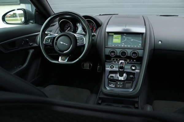 Jaguar F-Type P300 RWD R-Dynamic