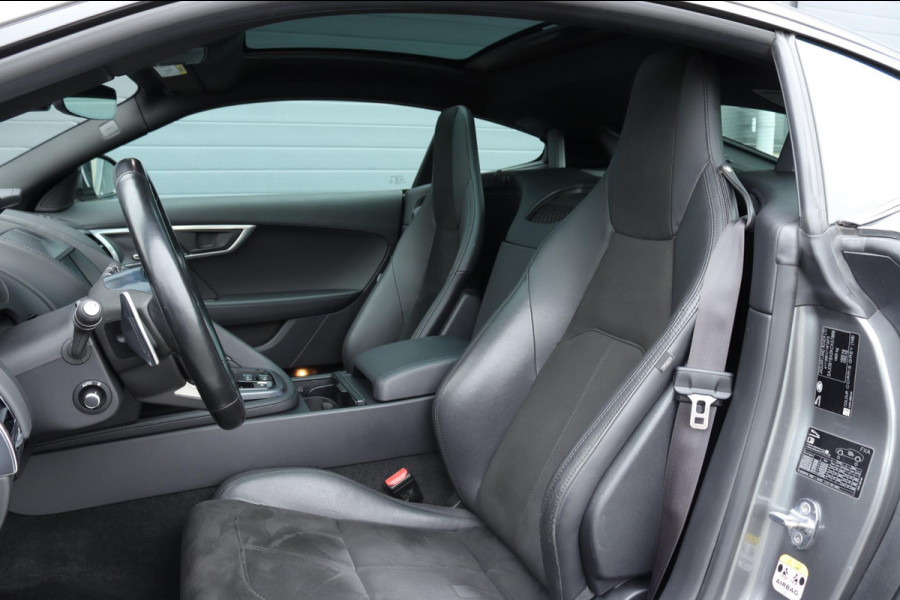 Jaguar F-Type P300 RWD R-Dynamic