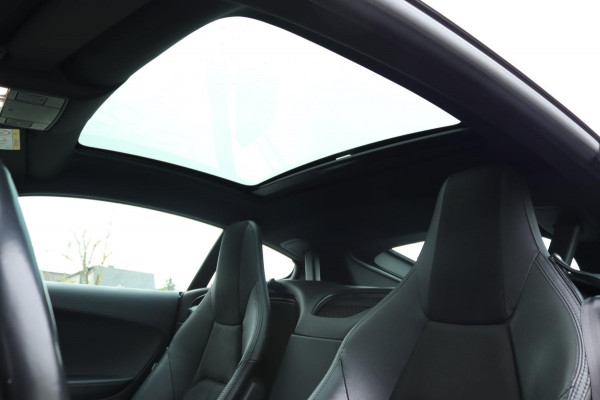 Jaguar F-Type P300 RWD R-Dynamic