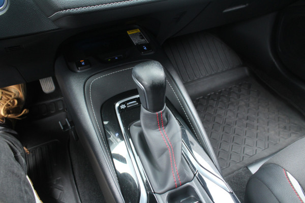 Toyota Corolla Touring Sports 1.8 Hybrid 140pk GR-Sport NL-Auto NAP 1e eigenaar Clima Cruise Carplay Camera 17"LMV