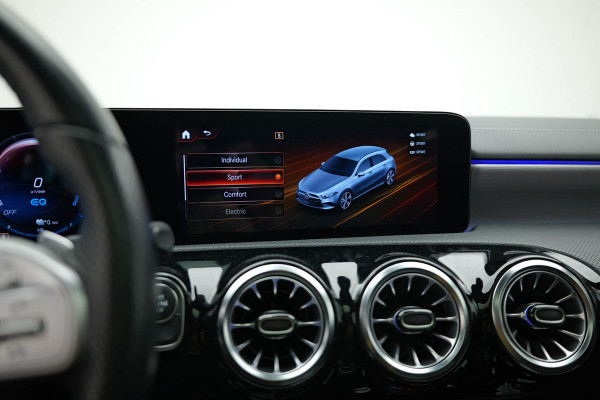Mercedes-Benz A-Klasse A250e AMG Line |Pano|Ambient|Carplay|Dodehoek|