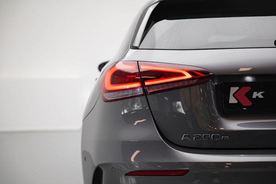 Mercedes-Benz A-Klasse A250e AMG Line |Pano|Ambient|Carplay|Dodehoek|