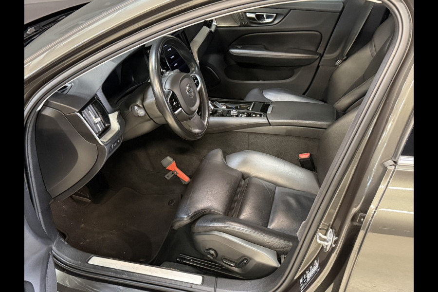 Volvo V60 2.0 T6 Recharge AWD Inscription | Panoramadak | Stoel/Stuurverwarming | Apple carplay | Elek. trekhaak | Sportstoelen | Leder