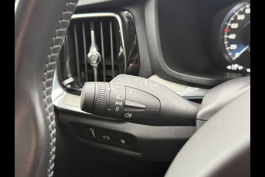 Volvo V60 2.0 T6 Recharge AWD Inscription | Panoramadak | Stoel/Stuurverwarming | Apple carplay | Elek. trekhaak | Sportstoelen | Leder