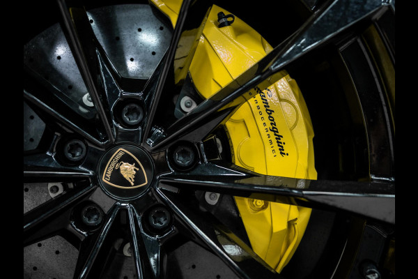 Lamborghini Urus 4.0 V8 S | Urus S | BTW | Akrapovic | Luchtvering | Geel stiksel pakket |