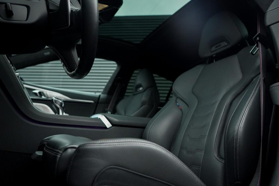 BMW 8 Serie Gran Coupé 840i xDrive High Exe Individual / B&W / Pano / Carbon / M-Stoelen / Adaptive